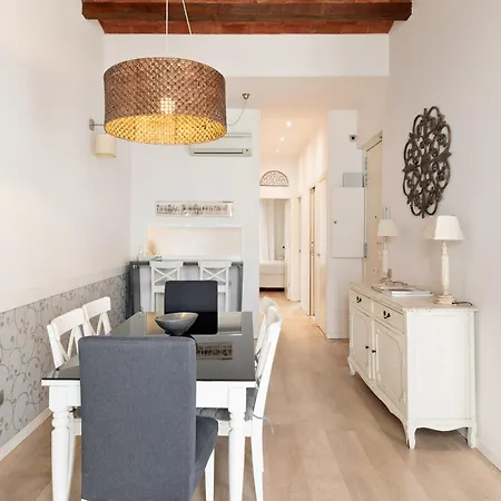 Enjoy Montserrat Boutique In Eixample *
