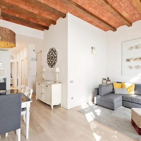 Enjoy Montserrat Boutique In Eixample *