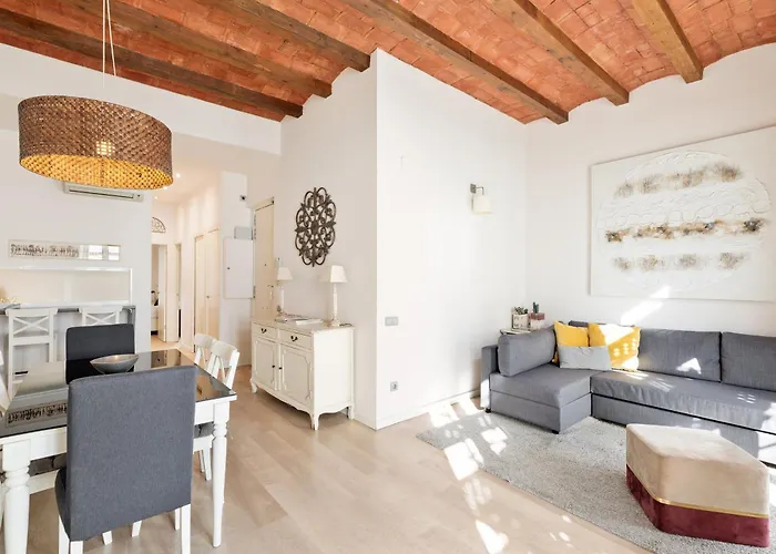 Enjoy Montserrat Boutique In Eixample *